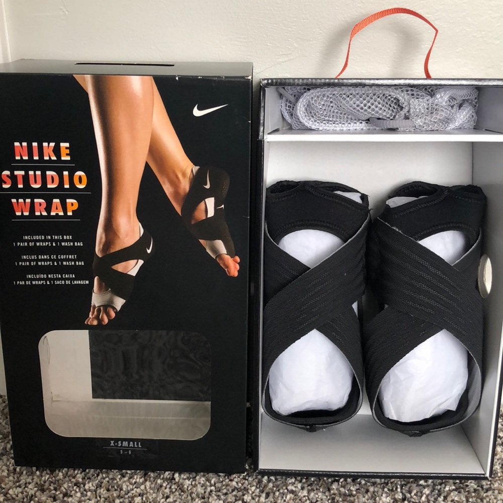 Nike Studio Wrap
